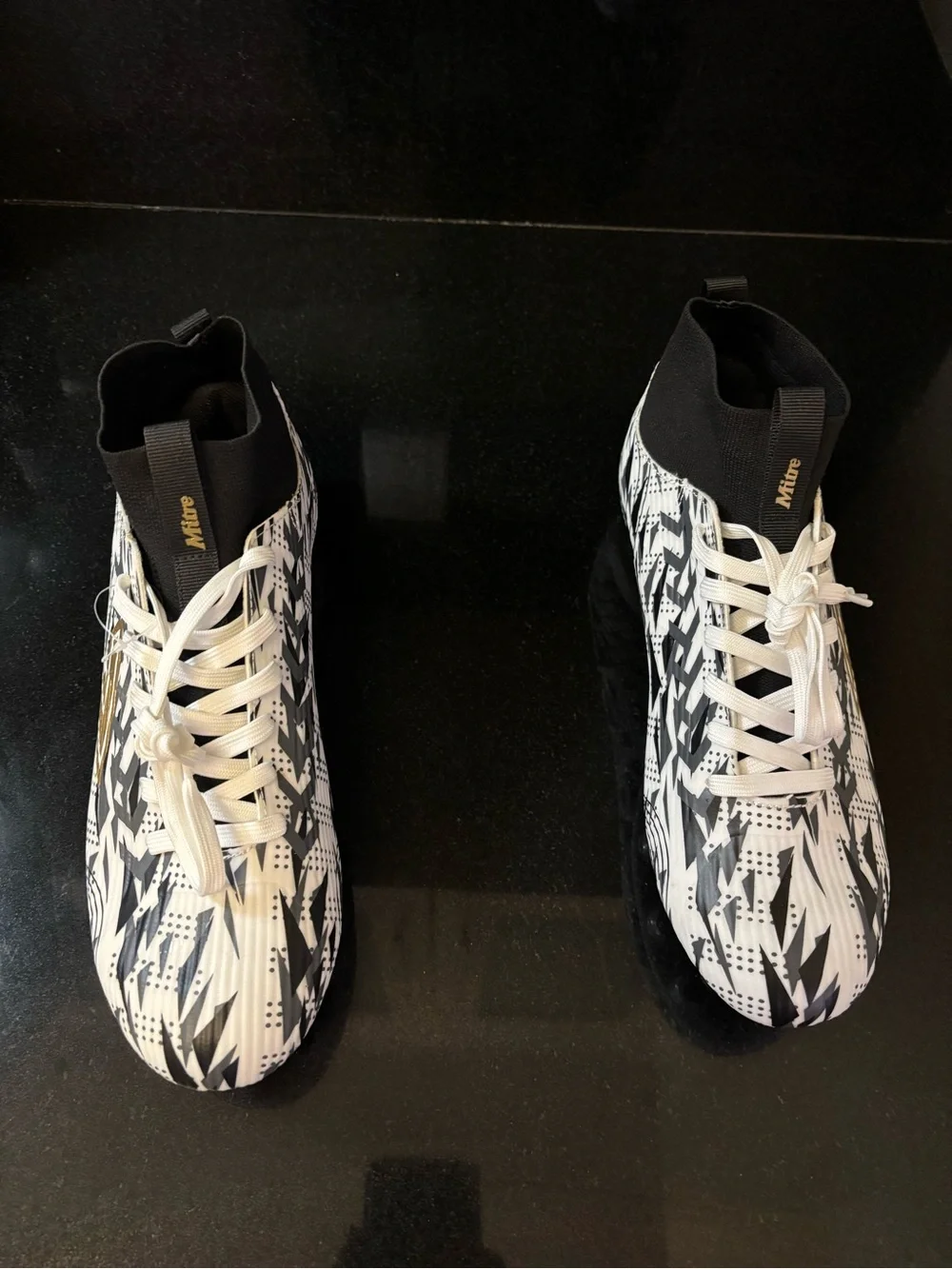 Mitre Strike Men's Soccer Cleats Size 9 White Combo Gold Logo Firm Ground NEW